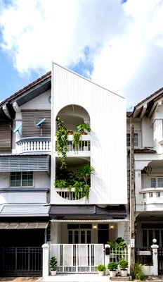 ทาวน์โฮม สถานีรถไฟฟ้าแจ้งวัฒนะ-ปากเกร็ด 28 : ขายทาวน์โฮม 3 ชั้น ถนนเมน เล่นระดับ รีโนเวทใหม่ ใกล้รถไฟฟ้า ตรงข้าม Central แจ้งวัฒนะ