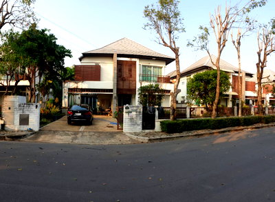 บ้านเดี่ยว สนามบินสุวรรณภูมิ : ขายบ้านเดี่ยวในโครงการบ้านบูลลากูน BlueLagoon วงแหวน-บางนา  ติดถนนวงแหวนกาญจนาภิเษก ใกล้ห้างเมกาบางนา และสนามบินสุวรรณภูมิ 