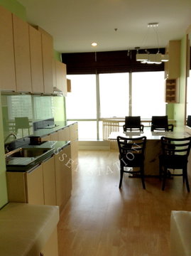 🌊Luxury condo for rent at Baan Sathorn Chao Phraya, with stunning Chao Phraya River views, spacious, and close to BTS Krung Thon Buri.🏙️