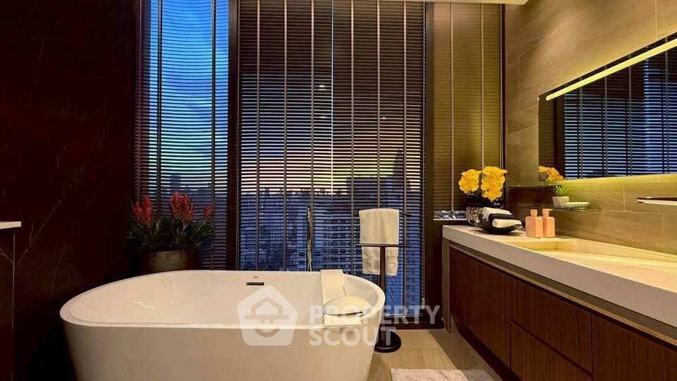 picture 4-BR 300 Sqm Condo At The Esse At Singha Complex, 100m to MRT Phetchaburi (ID 3035240) - 9/13