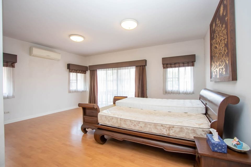picture  House for rent  4 Bedrooms  and  3 Bathrooms     - 10/15