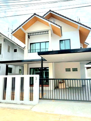 Houses for sale Frost Magical Ice of Siam : Newly built 2-story detached house in Somthawil 2 Village, Takian Tia, Bang Lamung, Chonburi.