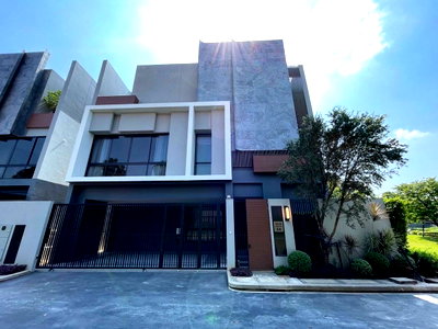 บ้านเดี่ยวให้เช่า : 🏡✨ ให้เช่าบ้านเดี่ยวหรู วิวสระว่ายน้ำ | BUGAAN กรุงเทพกรีฑา บ้านเดี่ยว 3 ชั้น ระดับ Ultra Luxury พร้อมลิฟท์ส่วนตัว 