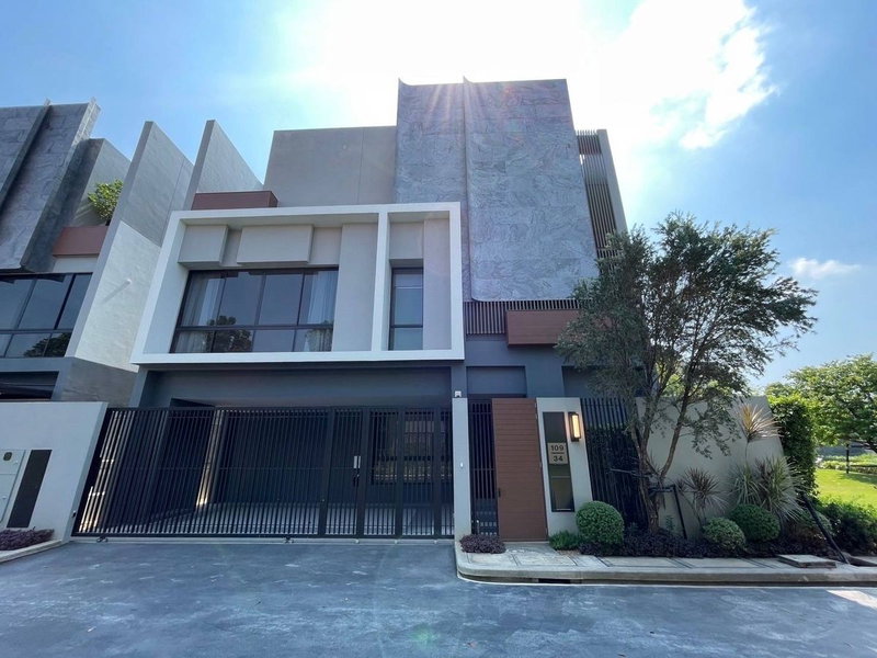บ้านเดี่ยวให้เช่า : 🏡✨ ให้เช่าบ้านเดี่ยวหรู วิวสระว่ายน้ำ | BUGAAN กรุงเทพกรีฑา บ้านเดี่ยว 3 ชั้น ระดับ Ultra Luxury พร้อมลิฟท์ส่วนตัว 
