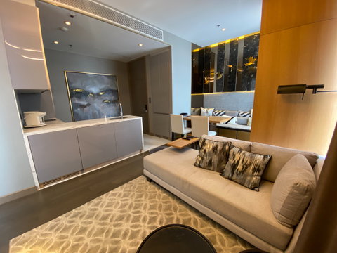 The Esse at Singha Complex Condominium near ARL Makkasan