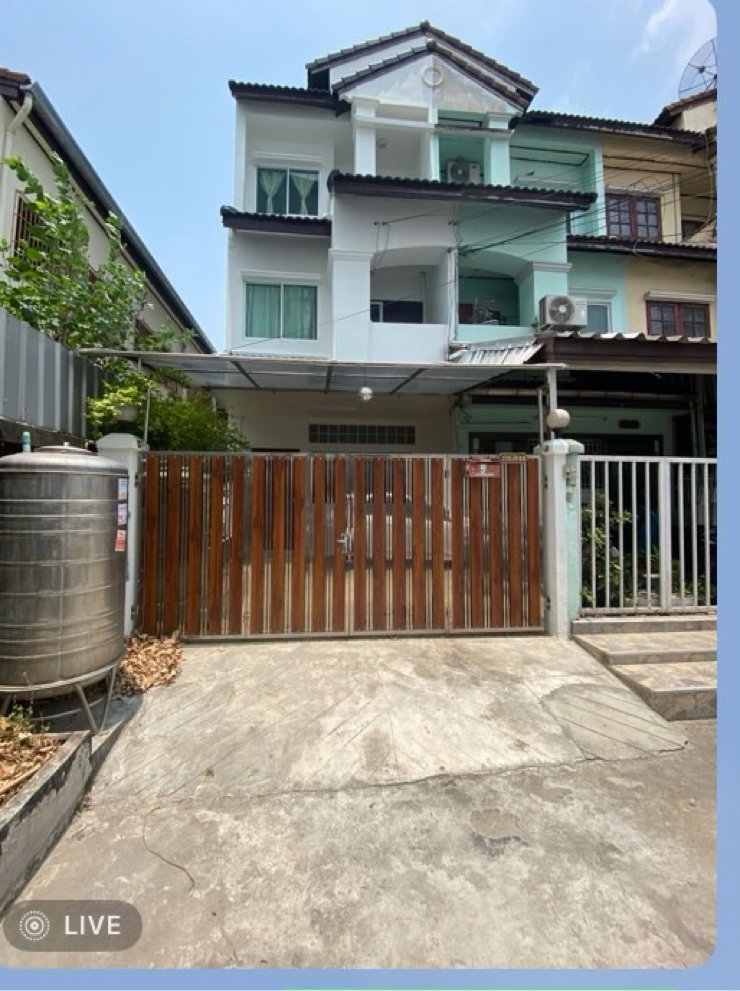 Townhouses for sale : Townhouse  4 bedrooms, 4 bathrooms, 2 parking, Net Pricr 2.99 MB (BBL Bank price 3.5 MB) 