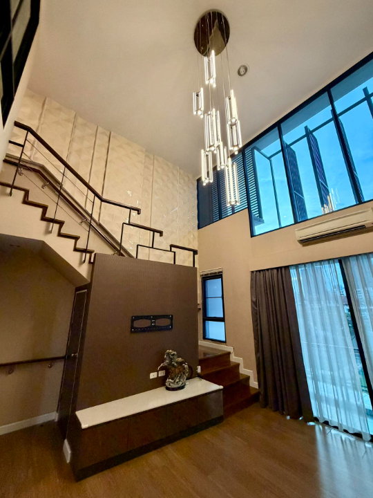 รูป ปล่อยเช่า Townhome Luxury 3.5 ชั้น ทำเลสุขุมวิท ใกล้ BTS อ่อนนุช บ้านสวย วิวสวน เป็นส่วนตัว พร้อมเข้าอยู่ -RW008059 - รูปที่ 6/14
