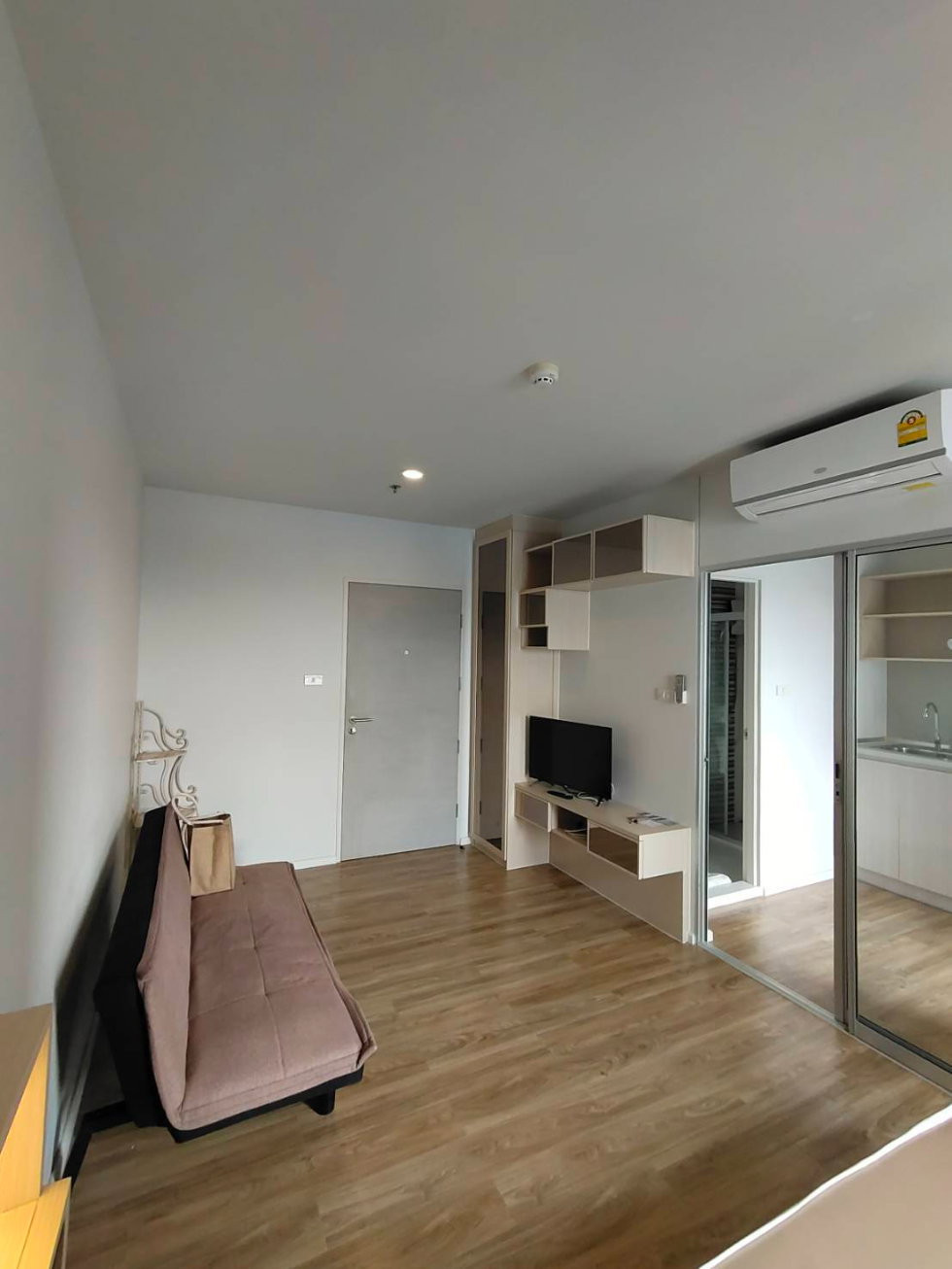 ให้เช่าห้องสวย ถูกมาก 7500 อิซซี่คอนโดสุขสวัสดิ์ ISSI CONDO SUKSAWAD **มีเครื่องซักผ้า พร้อมอยู่**