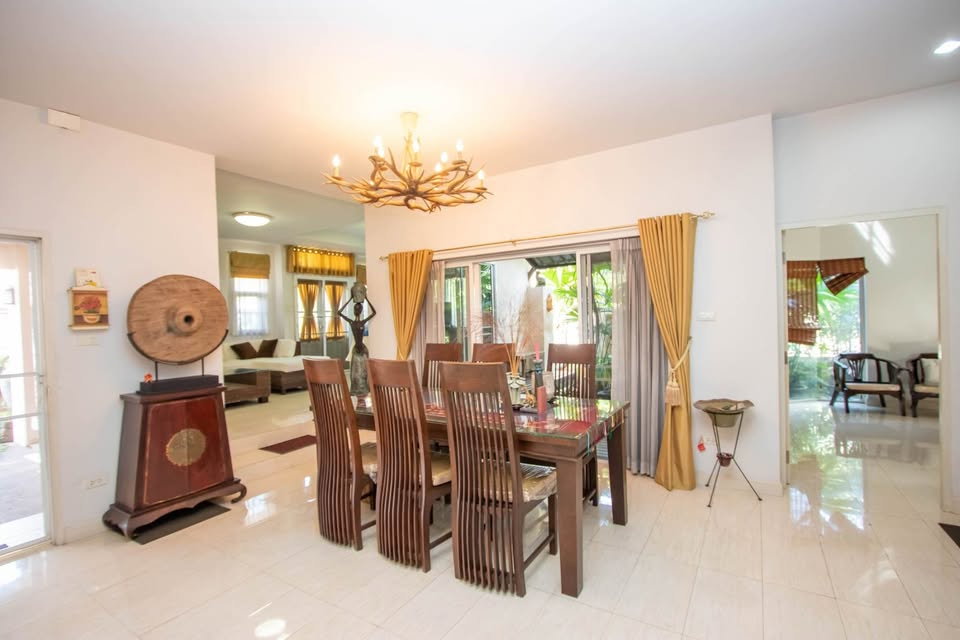 picture  House for rent  4 Bedrooms  and  3 Bathrooms     - 4/15