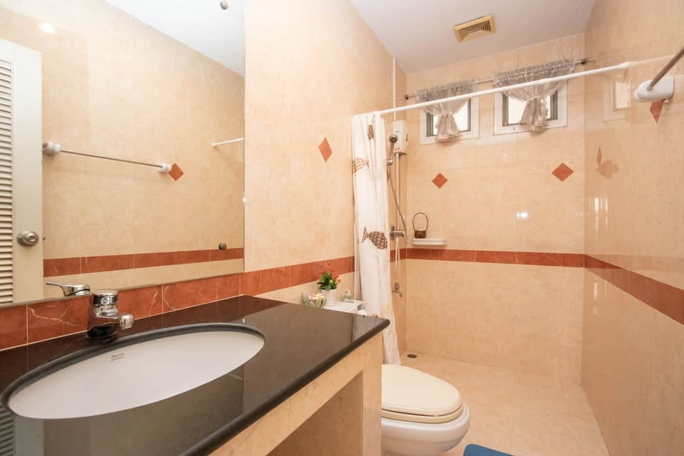 picture  House for rent  4 Bedrooms  and  3 Bathrooms     - 14/15