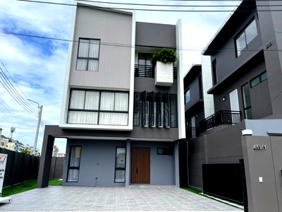 โฮมออฟฟิศ วิทยาลัยศิลปหัตถกรรมกรุงเทพ : J129| บ้านเดี่ยว 3 ชั้น โครงการ ฟีล ทาวน์ ลาดพร้าว 101  หลังใหญ่ ใจกลางลาดพร้าว 101   (ราคา 18,850,000   บาท)