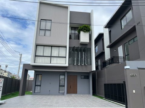 J129| บ้านเดี่ยว 3 ชั้น โครงการ ฟีล ทาวน์ ลาดพร้าว 101  หลังใหญ่ ใจกลางลาดพร้าว 101   (ราคา 18,850,000   บาท)