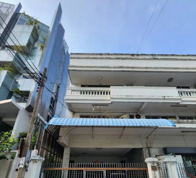 ใกล้ปากซอย 90 เมตร เช่าตึกแถว ซอย สวนพลู 9 มีที่จอดรถ 2 คัน