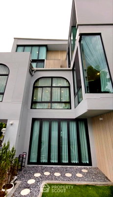 Houses for sale : 5-Bedroom House For Sale In Vive Krungthep Kreetha, Krungthep Kreetha (ID 2416542)