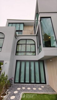 บ้านเดี่ยว 5 ห้องนอน ขาย ใน Vive Krungthep Kreetha บางกะปิ กรุงเทพ (ID 2416542)