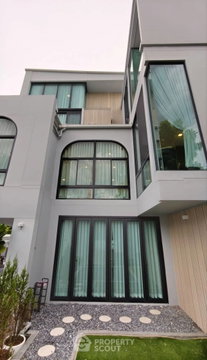 บ้านเดี่ยว 5 ห้องนอน ขาย ใน Vive Krungthep Kreetha บางกะปิ กรุงเทพ (ID 2416542)