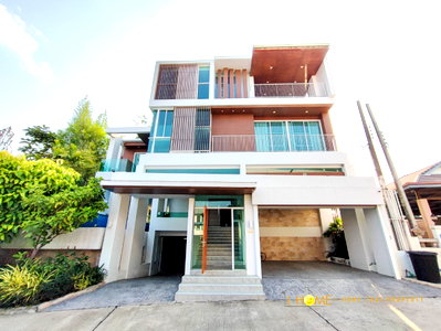 เช่าบ้านเดี่ยว เชียงใหม่ : ให้เช่า Luxury Pool Villa 3 ชั้น พร้อมสระว่ายน้ำส่วนตัว สไตล์ Modern  #A1-V0018