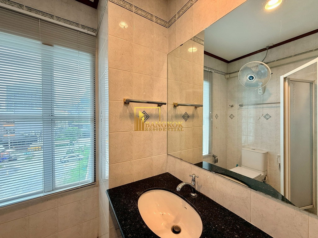 รูป Baan Klang Krung | Spacious 4 Bedroom Townhouse in Thonglor - BR49091TH - รูปที่ 33/51