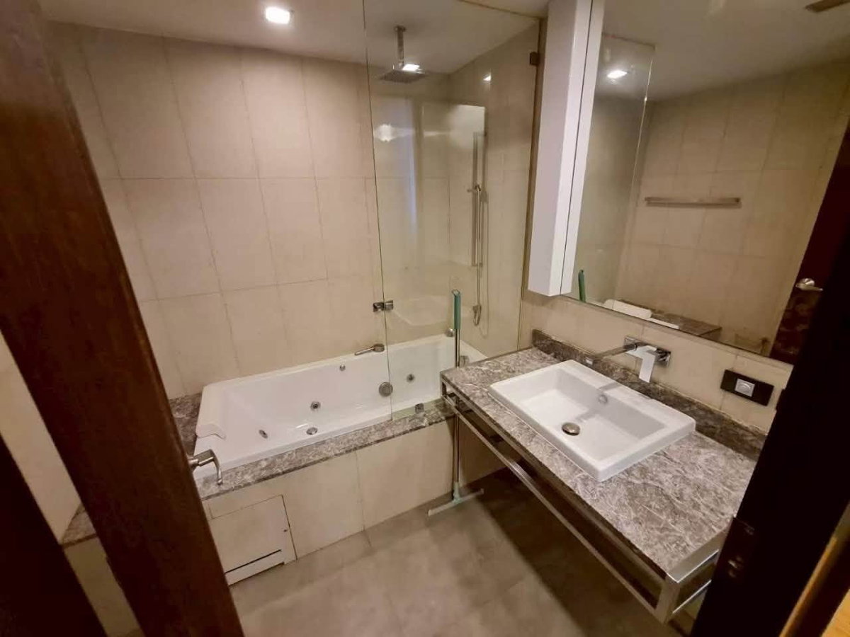 picture 🍀 For Rent Quad Silom 🍀 Add Line ID: @zcondo (with@) 🔥 C5946 - 4/14