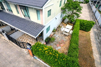 เช่าบ้านเดี่ยว วิทยาลัยพณิชยการบางนา : ศรีนครินทร์-บางนา ทาวน์โฮม 2 ชั้น 3นอน วัดหนามแดง1กม. สนามกอล์ฟเมืองแก้ว 1.31กม. 2 ห้องน้ำ บ้านมุม มีพื้นที่สวน 120 ตร.ม. 19.2 ตร.ว.