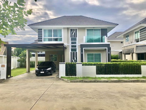 🏡 2-Storey Detached House for Rent - Convenient Location Close to Town Near in Ruamchok area - Great location with easy access to town