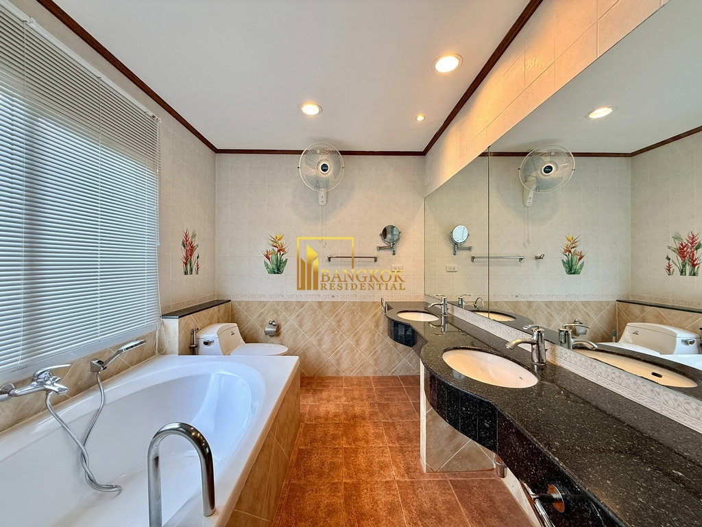 รูป Baan Klang Krung | Spacious 4 Bedroom Townhouse in Thonglor - BR49091TH - รูปที่ 28/51