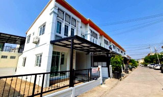 Townhouses for sale Suan Dusit University : Selling a corner house in Golden Town 2 Charansanitwong, 29 sq.wa. Interested please Contact @sacondo