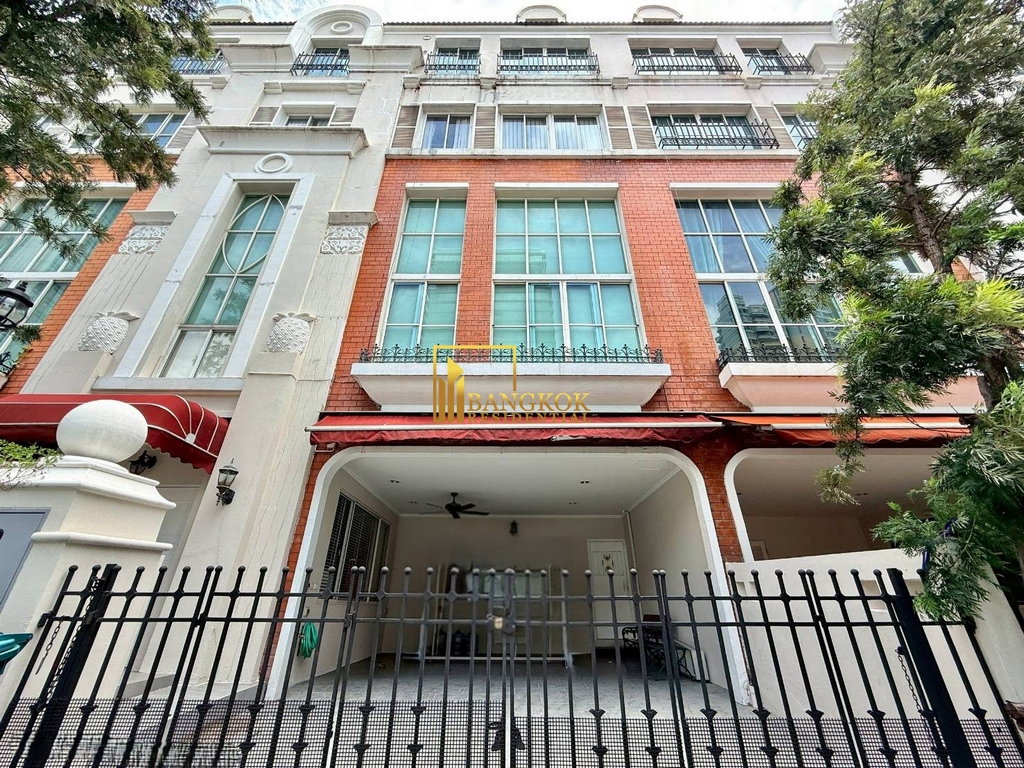รูป Baan Klang Krung | Spacious 4 Bedroom Townhouse in Thonglor - BR49091TH - รูปที่ 2/51