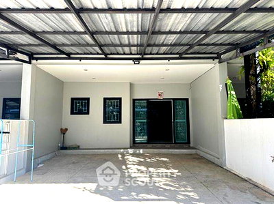 Townhouses for sale Montfort College Secondary Section : Pet-Friendly 3-Bedroom Townhouse At B-Home Si Yaek Louis (ID 3053143)