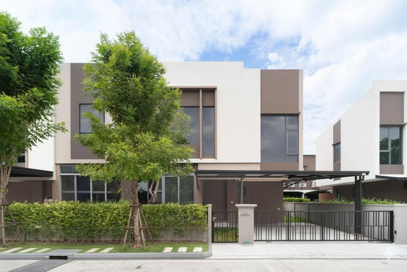 Townhouses for sale : 🔥 Luxury Townhome for Sale – Baan Klang Muang The Edition Sukhumvit–Onnut | Near BTS Onnut