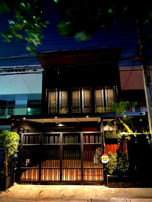 เช่าทาวน์โฮม MRT ศรีกรีฑา : 🏢✨ ขาย / เช่า Executive Home Office รามคำแหง 26/1 แขวงหัวหมาก 3 ห้องนอน 3 ห้องน้ำ ใจกลางรามคำแหง