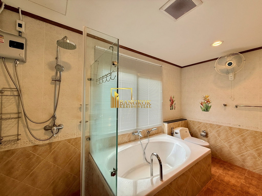 รูป Baan Klang Krung | Spacious 4 Bedroom Townhouse in Thonglor - BR49091TH - รูปที่ 29/51
