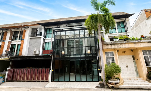 ทาวน์โฮม 3 ชั้น GARAGE HOUSE โ ค ร ง ก า ร : อ า รี ย า โ ม ว า เ ก ษ ต ร