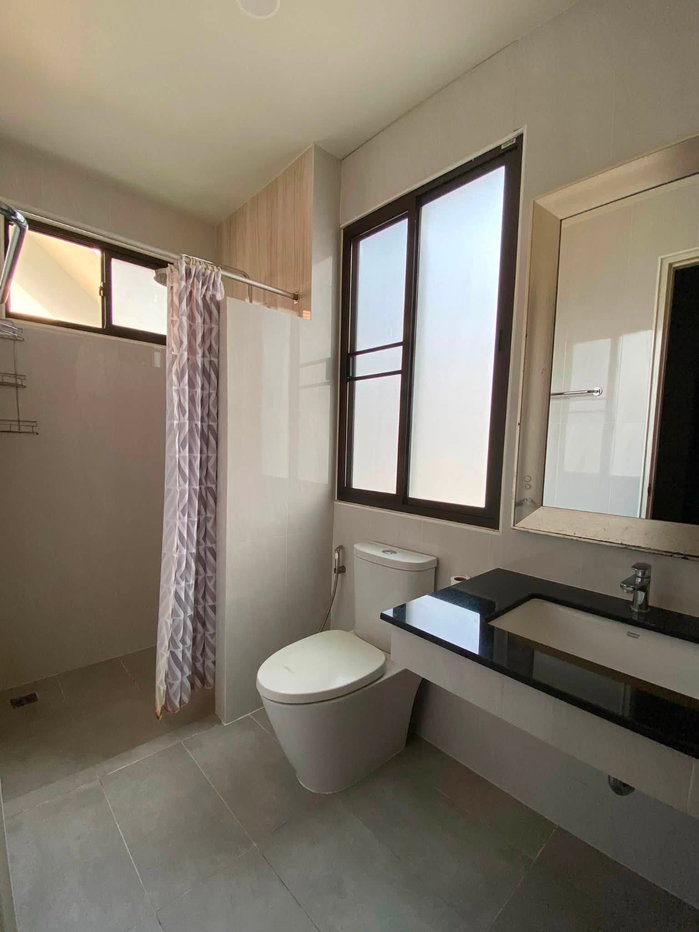 รูป ให้เช่าบ้านเดี่ยว 2 ชั้น บ้านหรู พร้อมเฟอร์นิเจอร์ครบ ใกล้โรงเรียนนานาชาติ #AHD-H1051 - รูปที่ 9/12