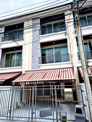 ขายทาวน์โฮม : ขายทาวน์เฮ้าส์ 20.5 ตร.ว. หมู่บ้าน บ้านกลางเมือง ลาดพร้าว 87
