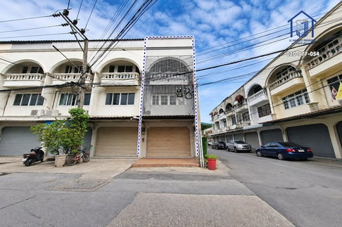 ขายอาคารพาณิชย์ 3 ชั้น หมู่บ้านธนาลักษณ์ รามอินทรา 8 แยก 2 หลังมุม ใกล้รถไฟฟ้าสายสีชมพู