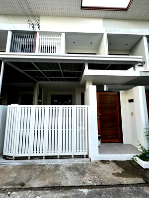 Townhouses for rent Chiang Mai : House for RENT! Town Home at Pimmada Village - Close to Town near Shopping mall, Market, International School and etc.