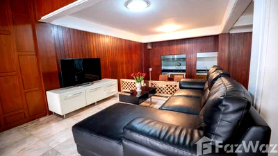 Townhouses for rent Watthana : 5 Bedroom Townhouse for rent at Ekkamai Villas 5618550