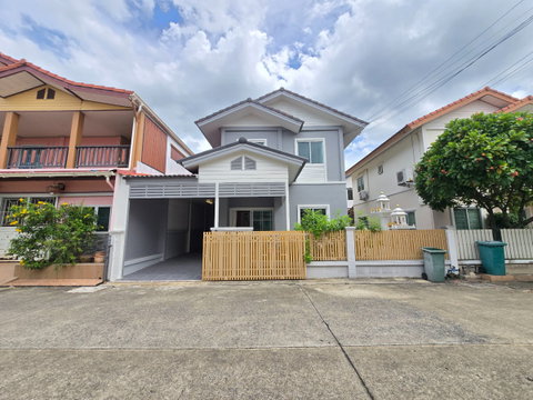 บ้านแต่งใหม่ สวยสด ทำเลดี บ้านฟ้าปิยรมย์ พรีเมียร์ พาร์ค เฟส10 ลำลูกกาคลอง 6 บึงคำพร้อย ปทุมธานี เลขที่ 65/321 ซอย9 หันหน้าทิศเหนือ