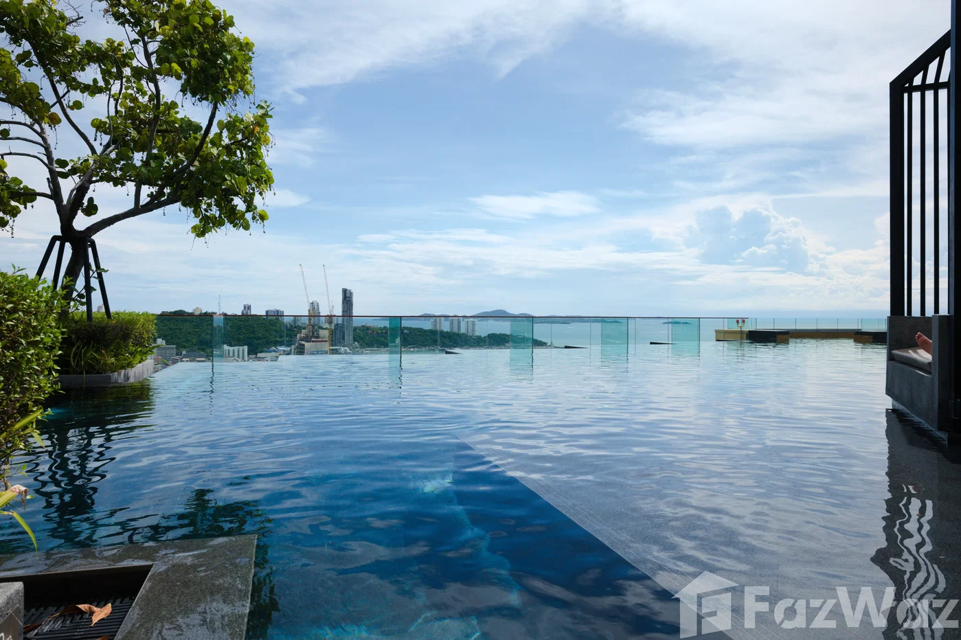 picture Luxury 2-Bedroom Foreign Freehold Condo at Edge Central 6545255 - 4/19