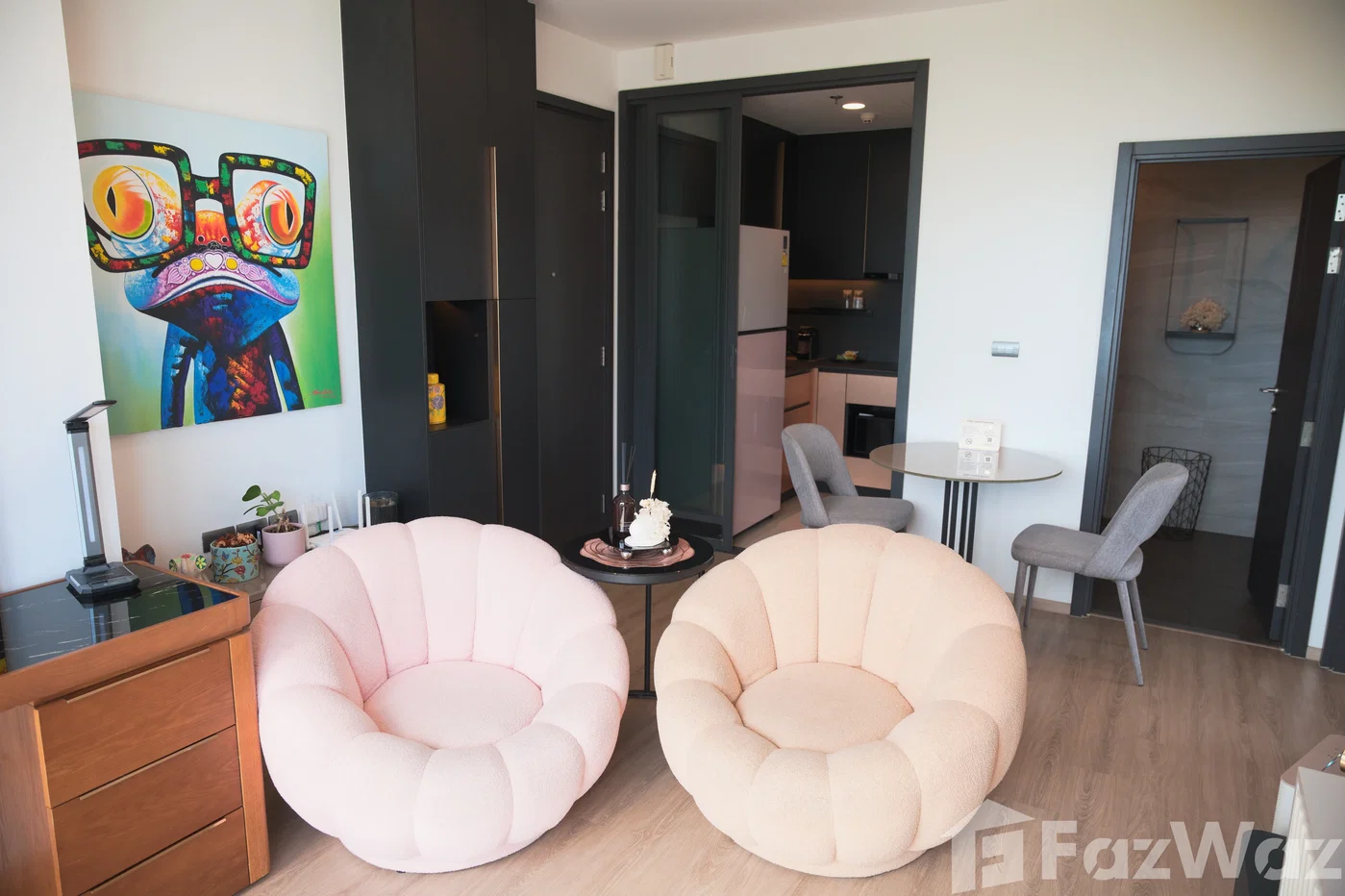 picture Luxury 2-Bedroom Foreign Freehold Condo at Edge Central 6545255 - 2/19