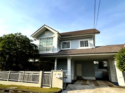 บ้านเดี่ยวให้เช่า : บ้านหรูย่านแฟชั่นไอส์แลนด์ ขนาด 165 ตรม. โครงการบุราสิริ ปัญญาอินทรา 