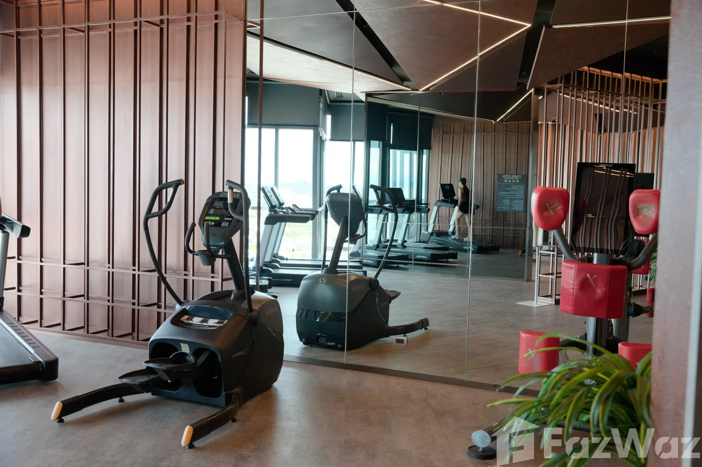 picture Luxury 2-Bedroom Foreign Freehold Condo at Edge Central 6545255 - 16/19