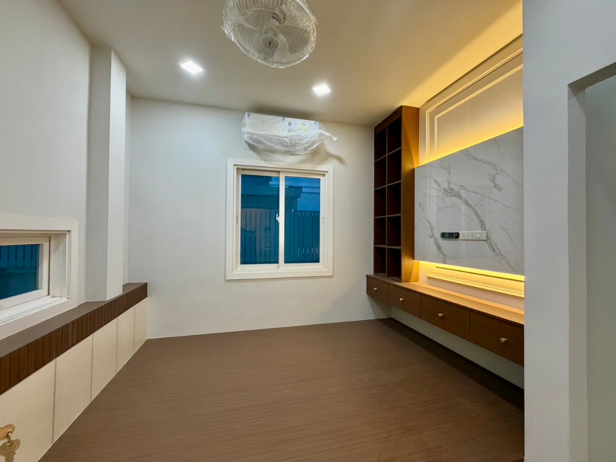 รูป ขายขาดทุน 2,000,000 คฤหาสน์หลังใหญ่ พร้อมตกแต่งหรู  - รูปที่ 43/56