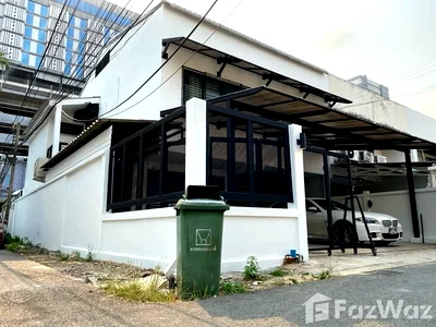 Houses for sale Ratchadaphisek Road : 3 Bedroom House for sale in Chatuchak, Bangkok  6548727