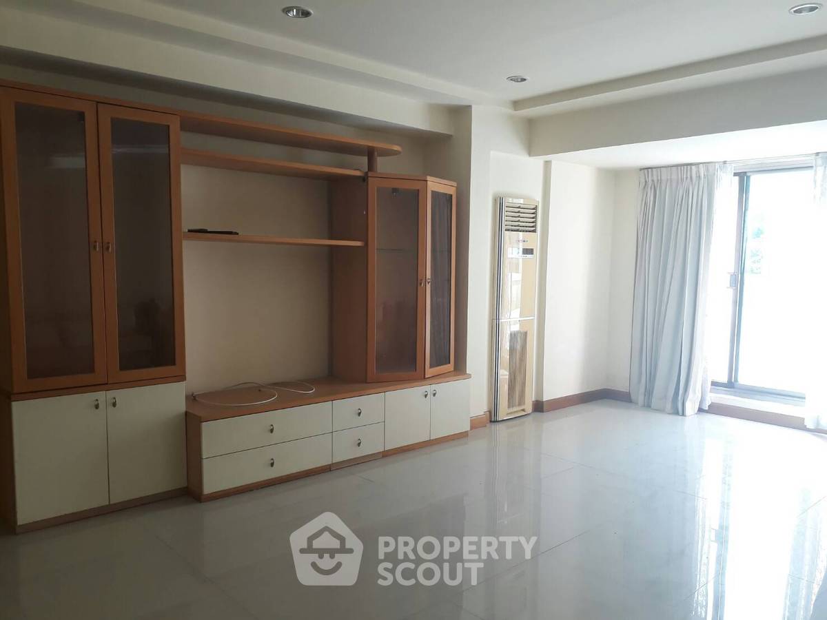 picture 3-BR 160 Sqm Royal Castle Sukhumvit 400m To BTS Phrom Phong (ID 886667) - 5/6