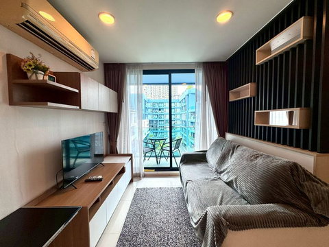 แอคควา คอนโด ห้องสวยวิวสระ เฟอร์ครบ พร้อมเข้าอยู่ ราคาเช่าเพียง 14,000 บาท