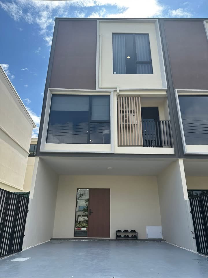 ขายทาวน์โฮม : ME2500323 ขายทาวน์โฮม Altitude Kraf บางนา บ้านสวย อยู่สบาย ใกล้ Mega & Ikea บางนา