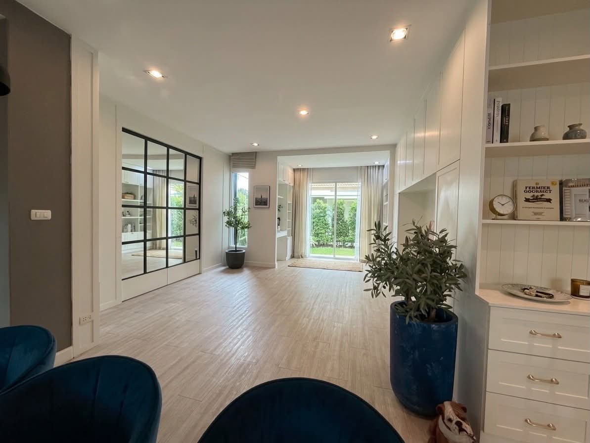 picture Corner Plot Single House with Detached 2-Story Business Office - 30/31