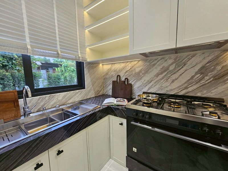 รูป 🏡ขายด่วน! พูลวิลล่าหรูหลังใหญ่ สระยักษ์ 9.5 ม. โซนสารภี เชียงใหม่ ที่ดินครึ่งไร่ 📞063-6649056 - รูปที่ 4/18